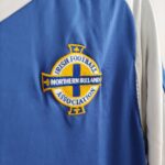 Irlandia Północna 2006-08 koszulka wyjazzdowa w kolorze niebieskim w rozmiarze S