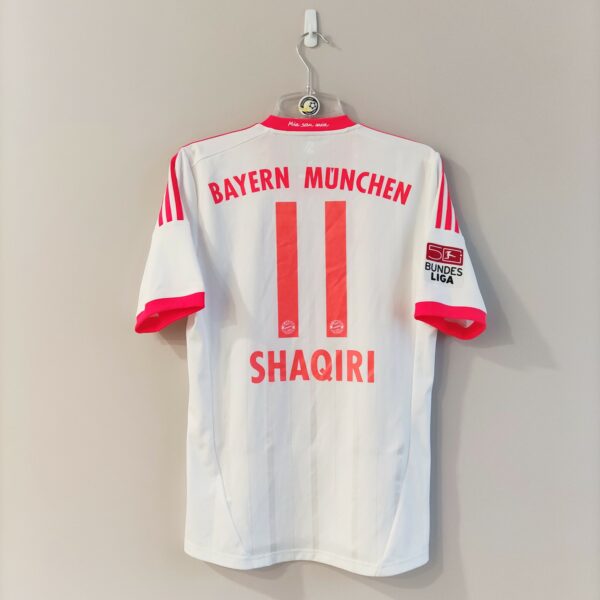 Bayern Monachium 2012-13 (#11 X. Shaqiri) koszulka wyjazdowa (S) adidas