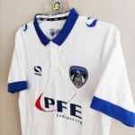 Koszulka wyjazdowa Oldham Athletic 2016/17 w kolorze białym w rozmiarze S