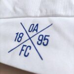 Koszulka wyjazdowa Oldham Athletic 2016/17 w kolorze białym w rozmiarze S