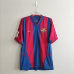Koszulka piłkarska domowa FC Barcelona z sezonu 2002-03 -w kolorze czerwono niebieskim marki Nike