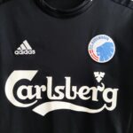 Wyjazdowa koszulka klubu FC Kopenhaga z sezonu 2012-13 w kolorze czarnym marki Adidas.