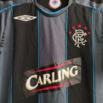 Koszulka piłkarska trzecia klubu Glasgow Rangers z sezonu 2007-08 w kolorze szarym marki Umbro.