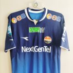Domowa koszulka piłkarska Stromsgodset IF z sezonu 2013 w kolorze niebieskim marki Diadora.