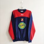 Bluza treningowa klubu Sunderland AFC z sezonu 1997-99 w kolorze czerwono-granatowym marki Asics.