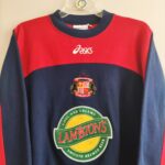 Bluza treningowa klubu Sunderland AFC z sezonu 1997-99 w kolorze czerwono-granatowym marki Asics.