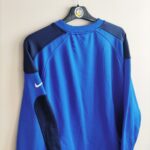 Bluza treningowa Chester City w wersji player issue #19 D. Asamoah w kolorze niebieskim marki Nike.