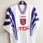 Domowa koszulka piłkarska Crystal Palace 1996-97 w kolorze białym marki Adidas.