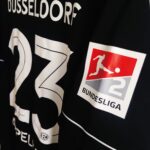 Trzecia koszulka piłkarska klubu Fortuna Dusseldorf 2021-22 w kolorze czarnym marki Adidas.
