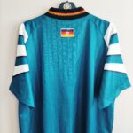 Wyjazdowa koszulka piłkarska Niemcy 1996-97 w kolorze zielonym marki Adidas.
