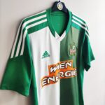 Domowa koszulka piłkarska Rapid Wiedeń z lat 2013-15 w kolorze biało-zielonym marki Adidas.