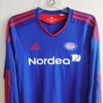 Domowa koszulka piłkarska klubu Valerenga IF z sezonu 2011 w kolorze niebieskim marki Adidas.