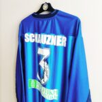 Meczowa trzecia koszulka piłkarska Iraklis Saloniki (#3 M. Sznaucner) w kolorze niebieskim marki Umbro.