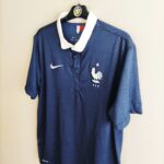 Domowa koszulka reprezentacji Francji z sezonu 2014-15 w kolorze niebieskim mark iNike.