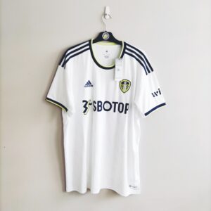 Domowa koszulka piłkarska Leeds United z sezonu 2022-23 w kolorze białym marki Adidas.