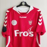 Domowa koszulka piłkarska Vejle BK (#20. C Sivebaek) match issue z sezonu 2013-14 w kolorze czerwonym marki Hummel.