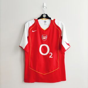 Domowa koszulka Arsenal z sezonu 2004-05 w kolorze czerwonym marki Nike.