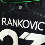 Wyjazdowa koszulka Hannover 96 (#27 V. Rankovic) z sezonu 2014-15 w kolorze czarnym marki Jako.