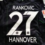Wyjazdowa koszulka Hannover 96 (#27 V. Rankovic) z sezonu 2014-15 w kolorze czarnym marki Jako.