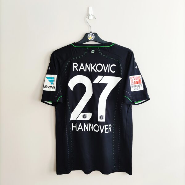 Wyjazdowa koszulka Hannover 96 (#31 F. Pietler) z sezonu 2014-15 w kolorze czarnym marki Jako.