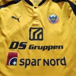 Domowa koszulka Hobro IK z sezonu 2017-18 w kolorze