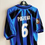 Domowa koszulka piłkarska Waldhof Mannheim (#6 D. Pasieka) match issue z sezonu 2001-02 w kolorze niebiesko-czarnym marki Diadora.