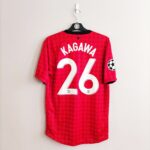 Domowa koszulka piłkarska Manchester United #26 S. Kagawa z sezonu 2013-14 w kolorze czerwonym marki Nike.