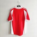 Domowa koszulka Turcja z sezonu 2000-01 w kolorze czerwono-białym marki Adidas.