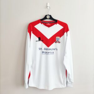 Domowa koszulka Airdrieonians FC z sezonu 2009-10 w kolorze biało-czerwonym marki Surridge.