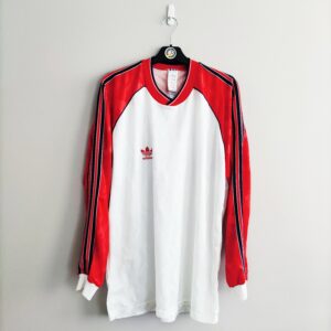 Koszulka piłkarska template Adidas z lat 1990-92 w kolorze biało-czerwonym.
