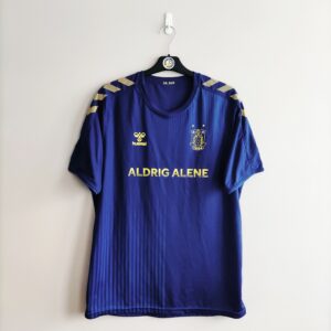 Koszulka specjalna Brøndby IF "Aldrig Alene" z 2020 roku w kolorze granatowym marki Hummel.