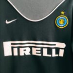 Bluza bramkarska Inter Mediolan z sezonu 2003-04 w kolorze czarnym marki Nike.