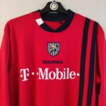 Koszulka wyjazdowa West Bromwich Albion z lat 2004-06 w kolorze czerwonym marki Diadora.