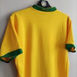 Domowa koszulka Brazylia z lat 2006-07 w kolorze żółtym marki Nike.