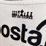 Domowa koszulka Club Olimpia z sezonu 2020 w kolorze biało-czarnym marki Adidas.
