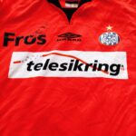 Wyjazdowa koszulka Esbjerg fB (# F. Derveld) match issue w kolorze pomarańczowym marki Umbro.