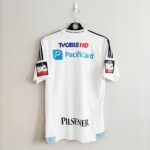 Trzecia koszulka piłkarska CS Emelec z sezonu 2016 "George Capwell" w kolorze białym marki Adidas.