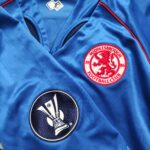 Wyjazdowa koszulka Middlesbrough (#21 S. Parnaby) match issue z sezonu 2005-06 w kolorze niebieskim marki Errea.