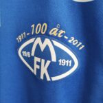 Domowa koszulka z długim rękawem Molde FK z sezonu 2011w kolorze niebieskim marki Umbro.