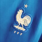 Domowa koszulka Francja z lat 2016-17 w kolorze niebieskim marki Nike.