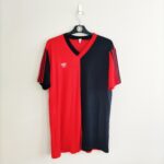 Domowa koszulka Karlsruher FV match issue z lat 1980s w kolroze czerwono-czarnym marki Adidas.