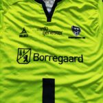 Wyjazdowa koszulka Sarpsborg z sezonu 2017 w kolorze seledynowym.