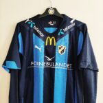 Domowa koszulka z długim rękawem Stabaek IF z sezonu 2011 w kolorze niebiesko-granatowym marki Puma.