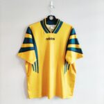 Koszulka piłkarska Adidas template z roku 1996 w kolorze żółto-zielonym.