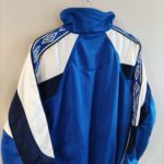 Bluza treningowa Fram Reykjavik z sezonu 1998 w kolorze niebieskim marki Umbro.