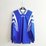Koszulka piłkarska Adidas 1996 santiago template Finland style w kolorze niebiesko-białym.