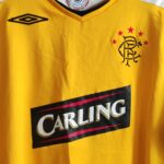 Blzua bramkarska Glasgow Rangers z sezonu 2007-08 w kolorze żółto-czarnym marki Umbro.